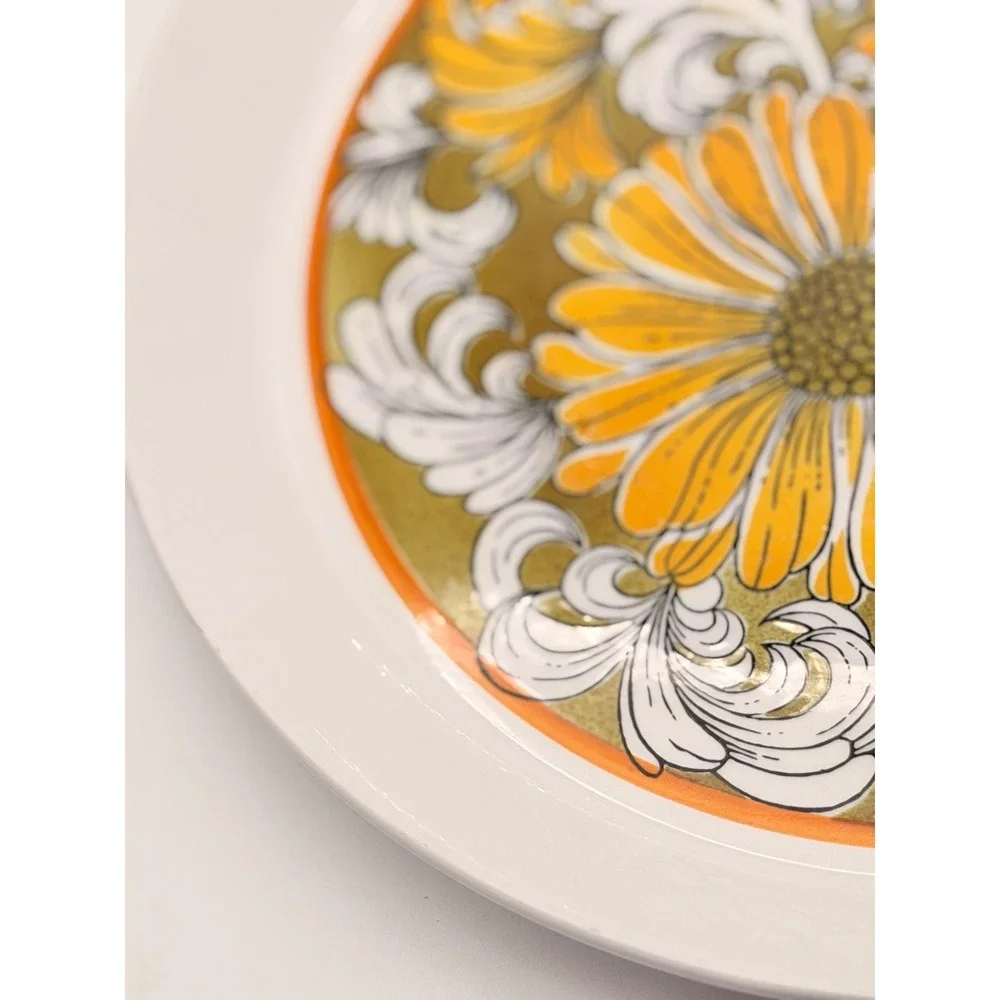 Mikasa Vintage 1970s Retro Floral Dinner Plate Yellow Orange Daisy MCM 10.5 Inch
